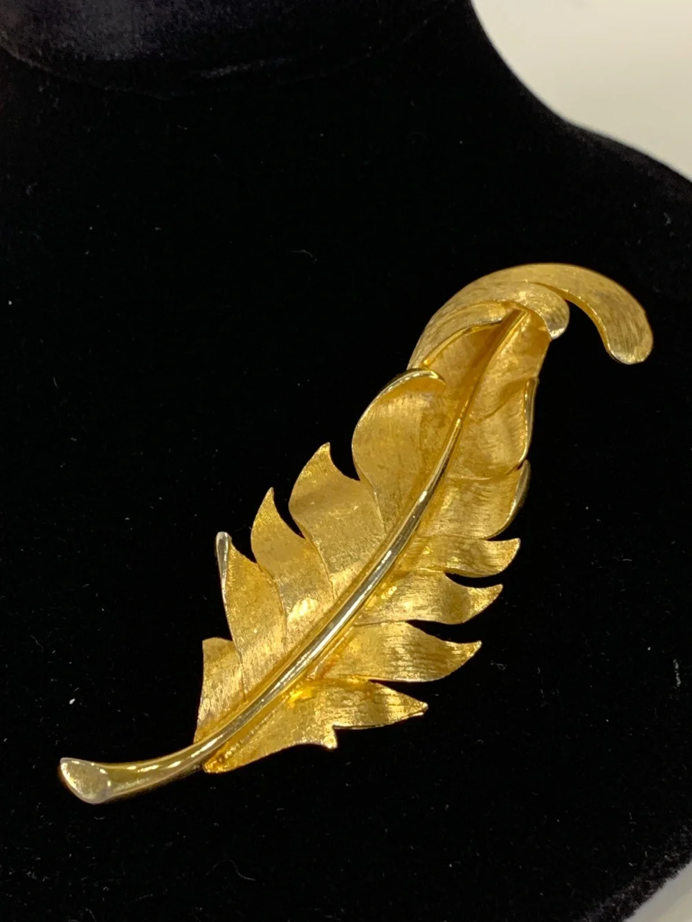 Vintage Marvella Gold Tone Curled Leaf Brooch